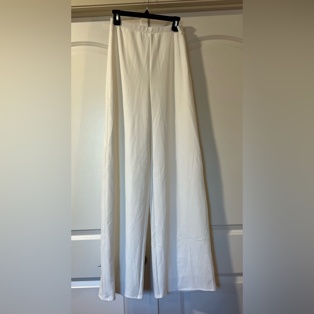 NWT Lulu’s White Wide Leg pants Size M